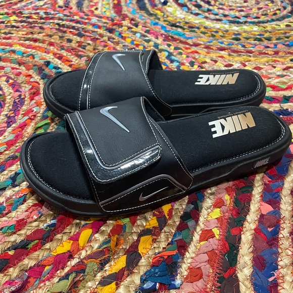 NWOT Nike Comfort Footbed Black and White Slide Sandals - Picture 2 of 4